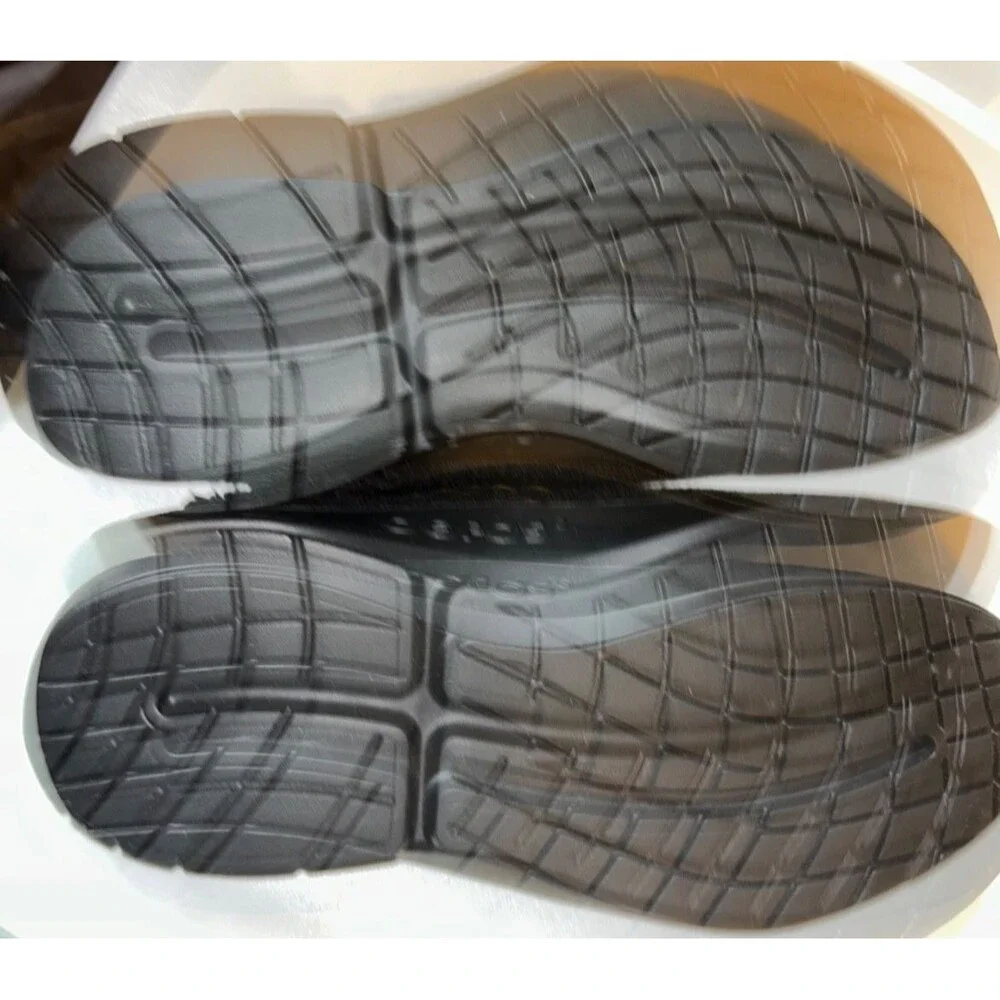 Oofos Men’s Oocoozie Fleece Clog Slipper size 11.5/ 44.5 NWT Black